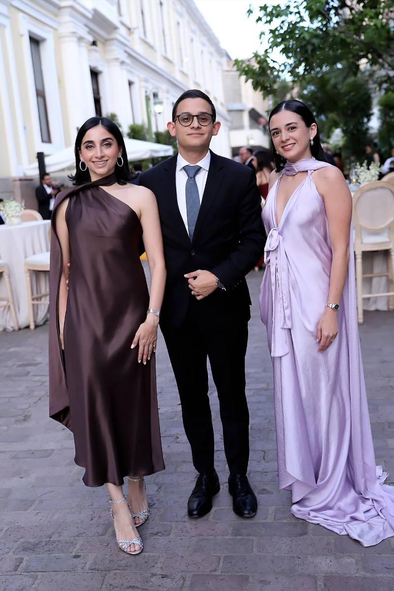 Así fue la boda eclesiástica de Ivana Lagos y Jacobo Waincier Canahuati