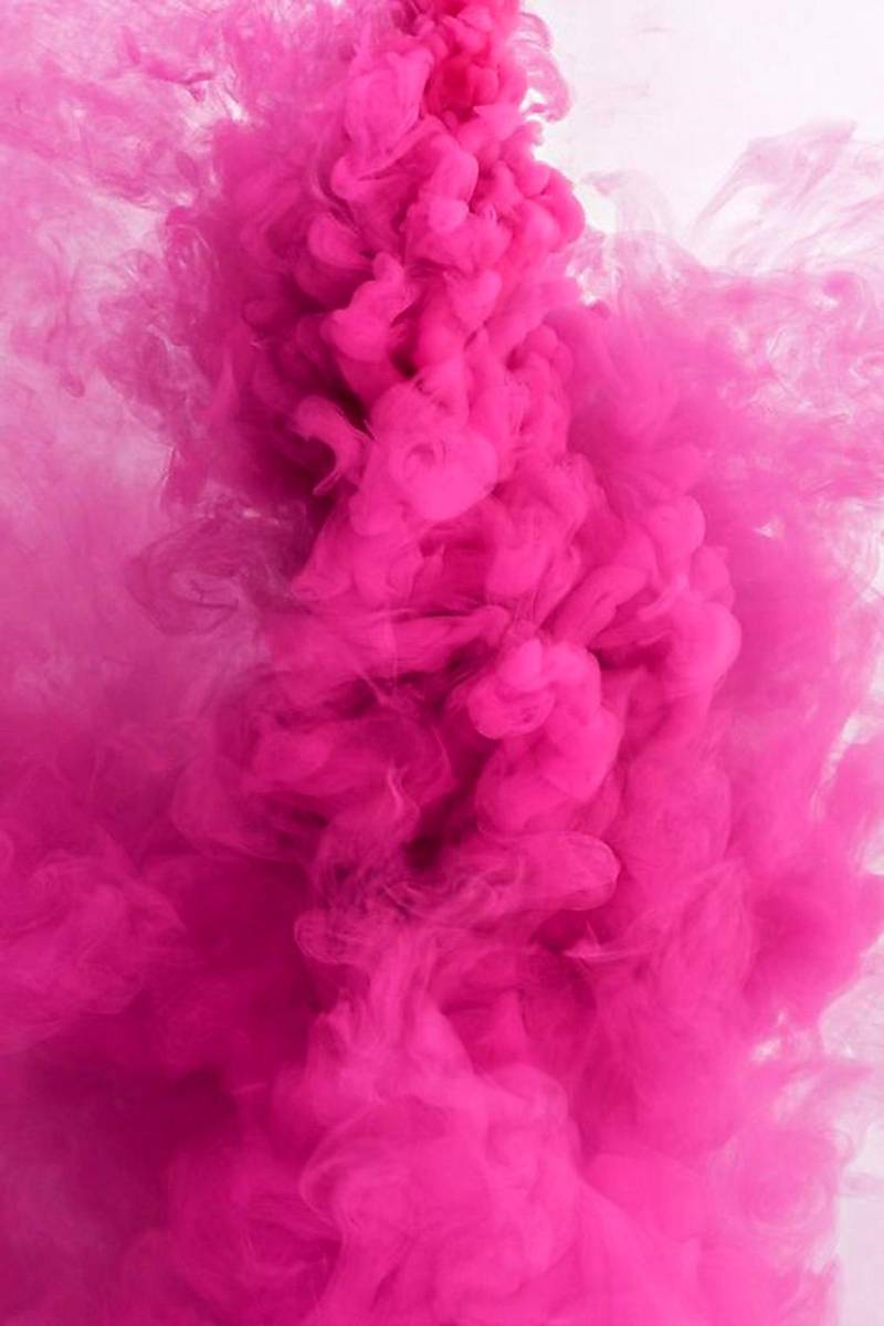 El Instituto Pantone anunció su color del año 2023 bautizado como Viva Magenta, el que describe como “un tono arraigado en la naturaleza que vibra con energía y vigor. Que desciende de la familia roja y expresa una nueva señal de fuerza”.