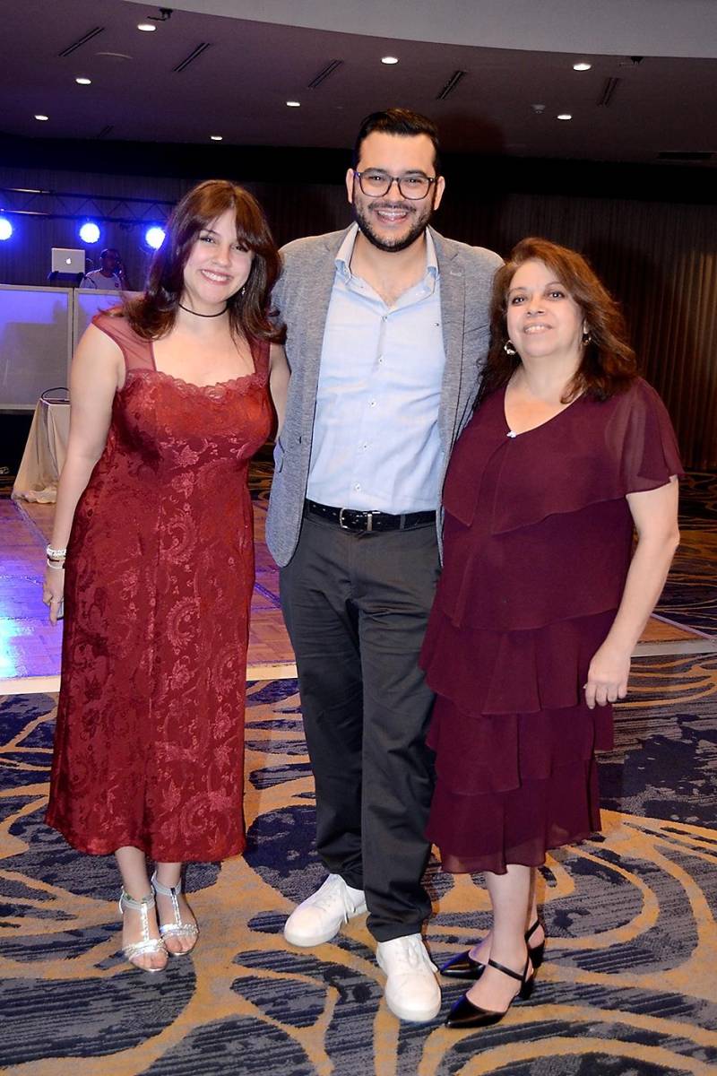 Cristina Clare, Gabriel Ortez y Ana Agurcia.