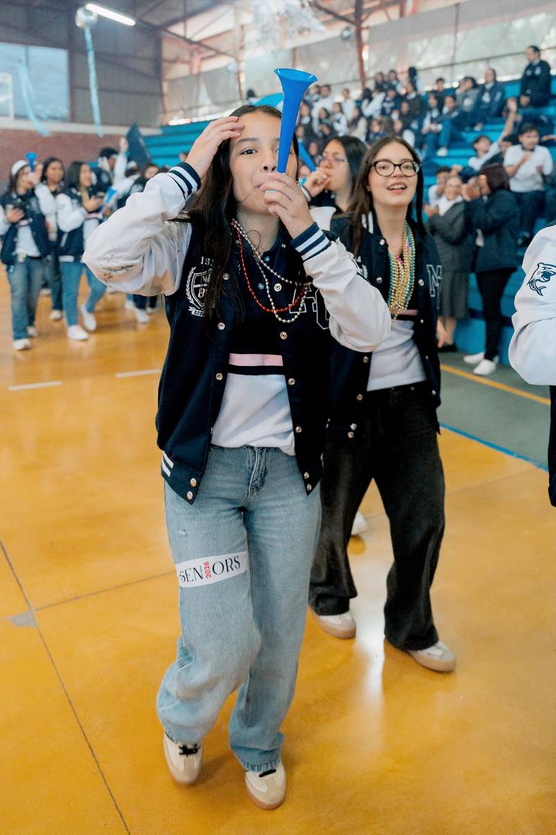 Senior entrance de la clase 2026 del Instituto María Auxiliadora