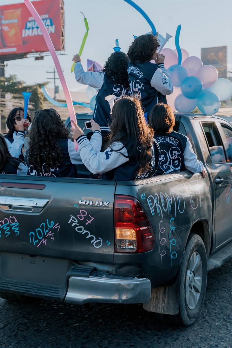 Senior entrance de la clase 2026 del Instituto María Auxiliadora