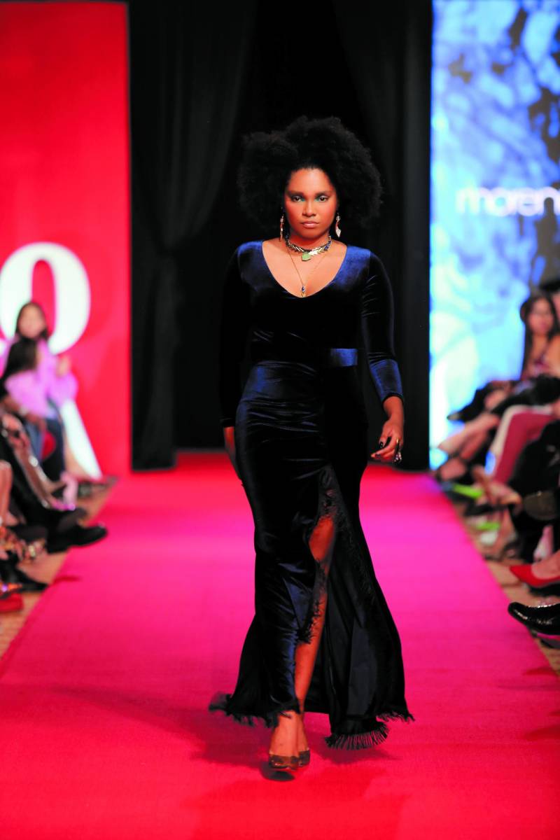  <b>MORENA PERPETUA.</b> El dúo más querido de la moda hondureña contemporánea formado por Gabriela Zelaya y Evelyn Madrid abre el show con su colección Enigmática, dedicada a una mujer fuerte, valiente y súper elegante. “Un poco misteriosa, no se sabe cuáles serán sus futuras acciones, pero luce muy femenina”, explican.