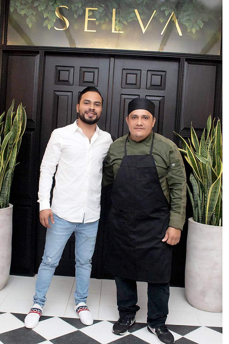 Ramzy Sabillón y el chef Alex Aguirre.