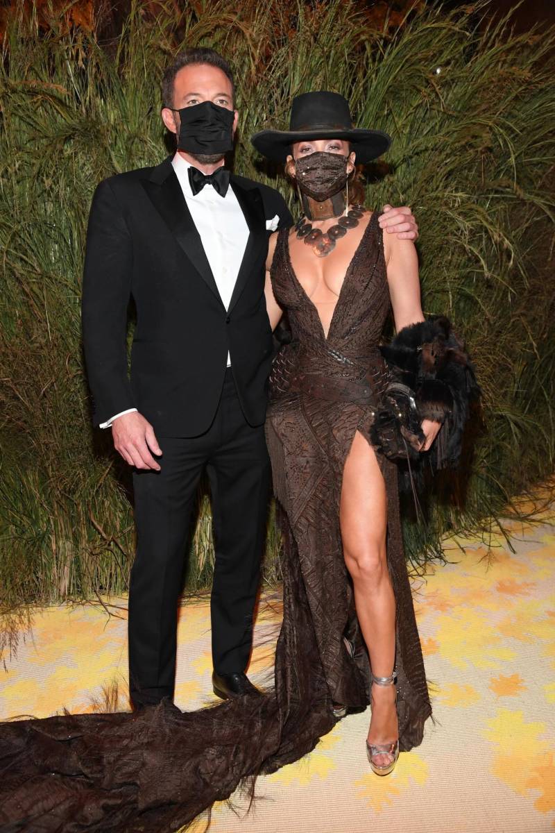 Septiembre de 2021Ambos asistieron juntos a la Met Gala, en donde popularizaron los besos con mascarilla.