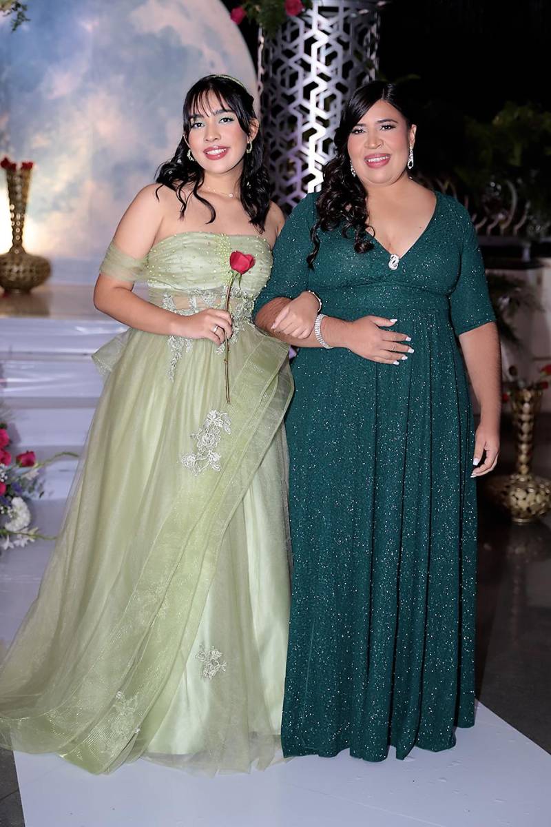 Desfile padres e hijos de la prom 2024 del Instituto San José del Carmen