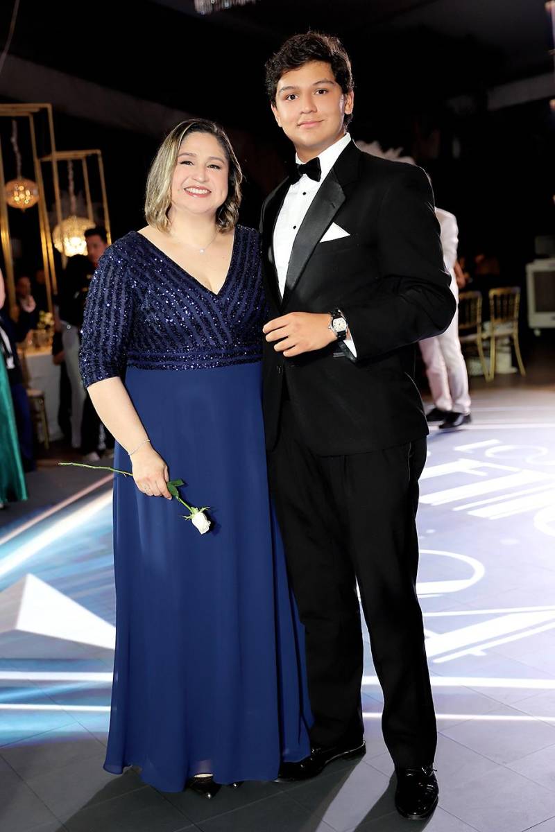 José Andrés Morán con su madre Noely Morán