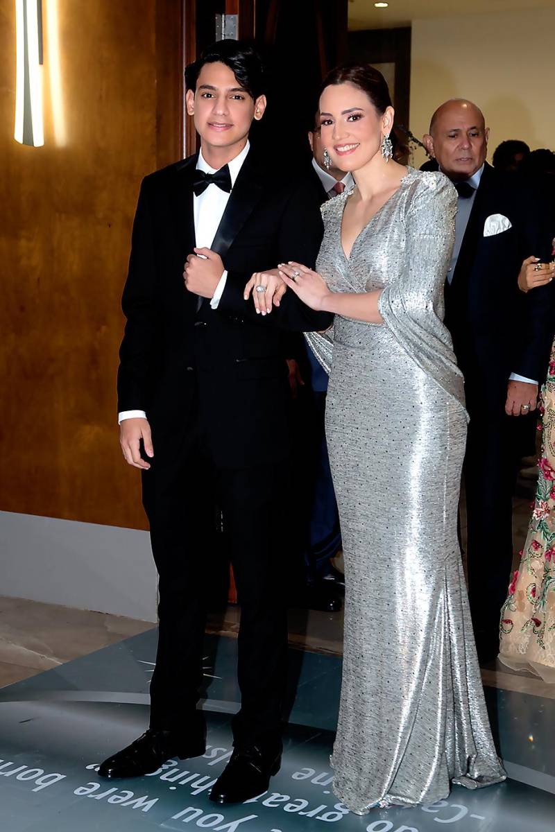 Carlos Antonio y su madre Lourdes Abufele.