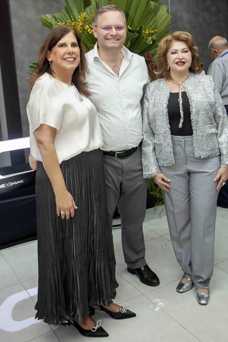 Alexandra Vogelsang, Nicolas Maalouf y Maritza Soto.