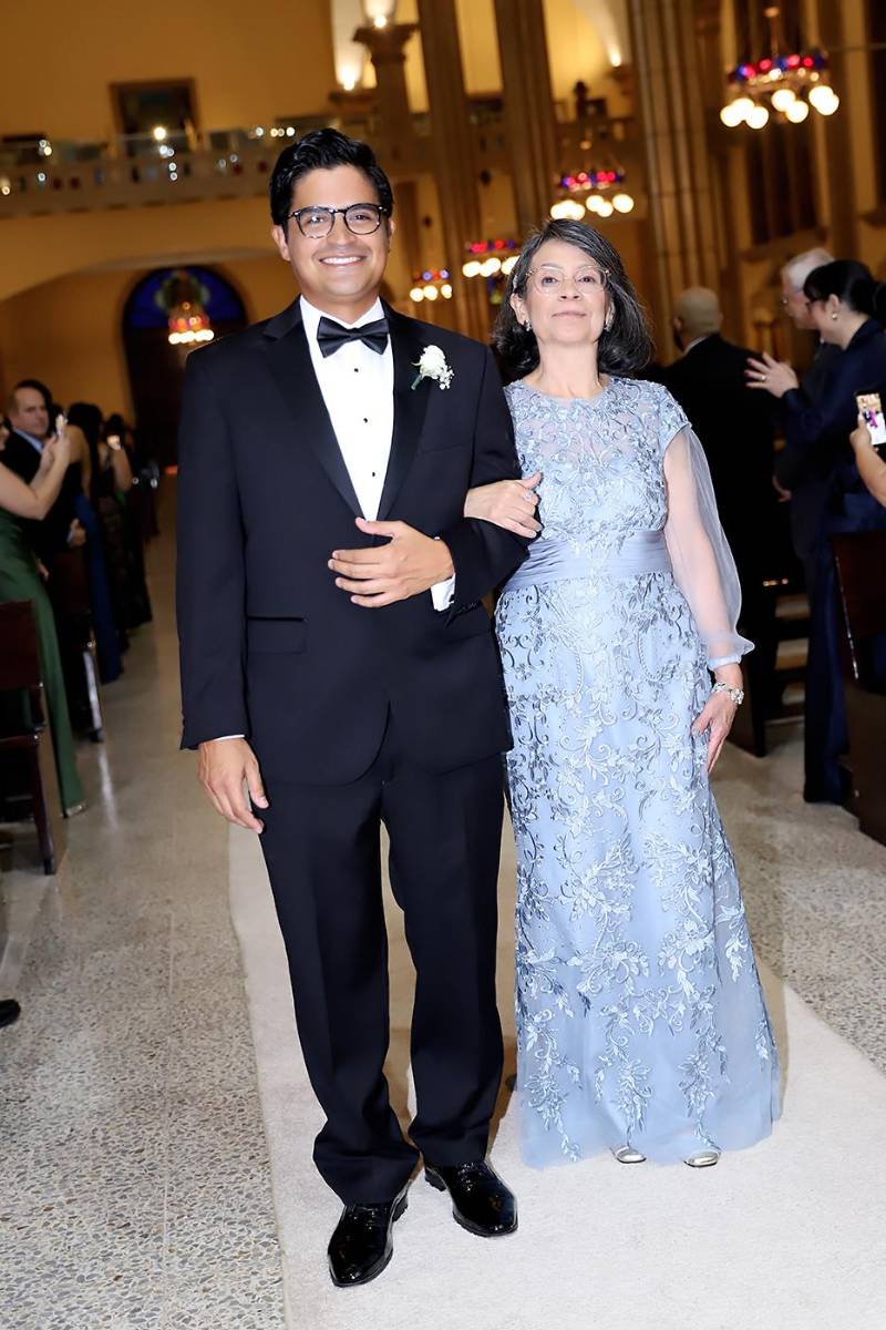 José Armando Erazo Chávez con su madre Nalda Chávez 