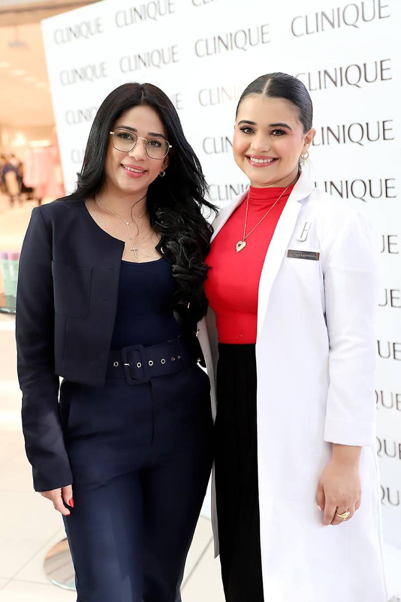 Kely Fúnez y Maria José Flores.