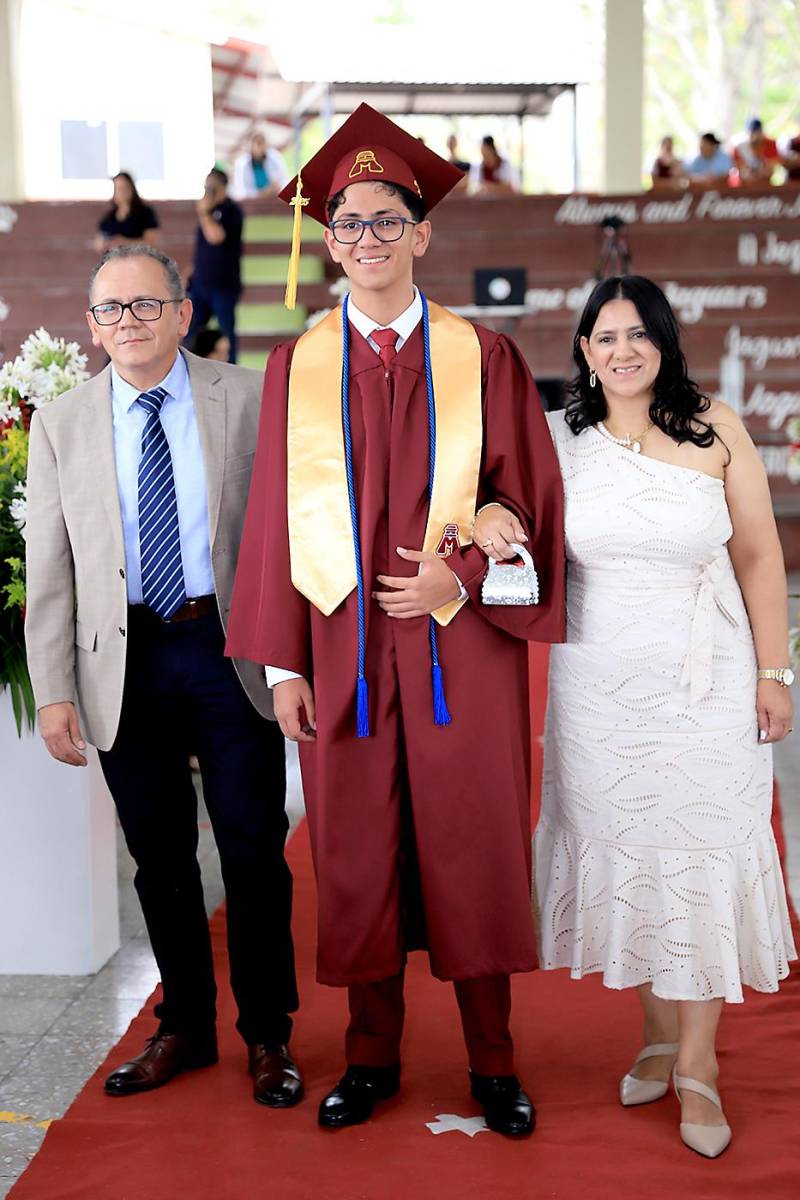 Graduación de los seniors 2025 de Mayan School
