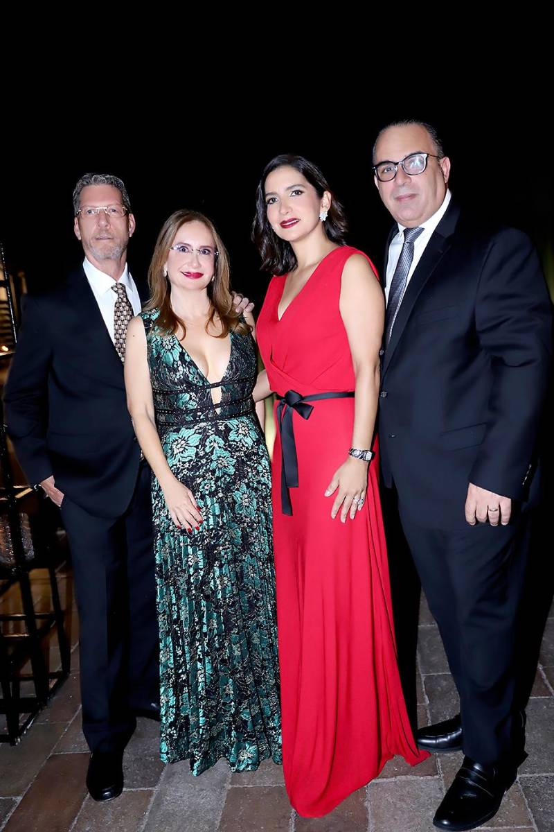 James y Deanna Lampman con Mónica y Fernando Lama