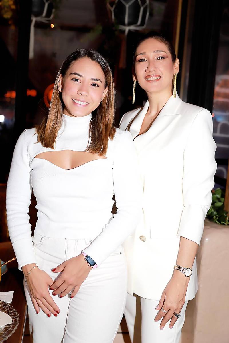 Frances Cooper y Nineth Espinoza de Suazo.