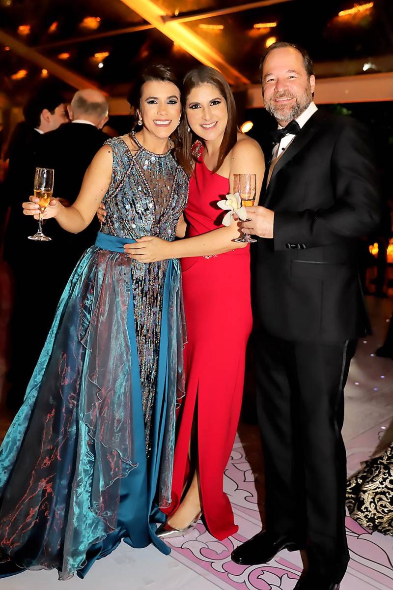 Marcela Zacapa, Alexa Facusse y Mark Zacapa