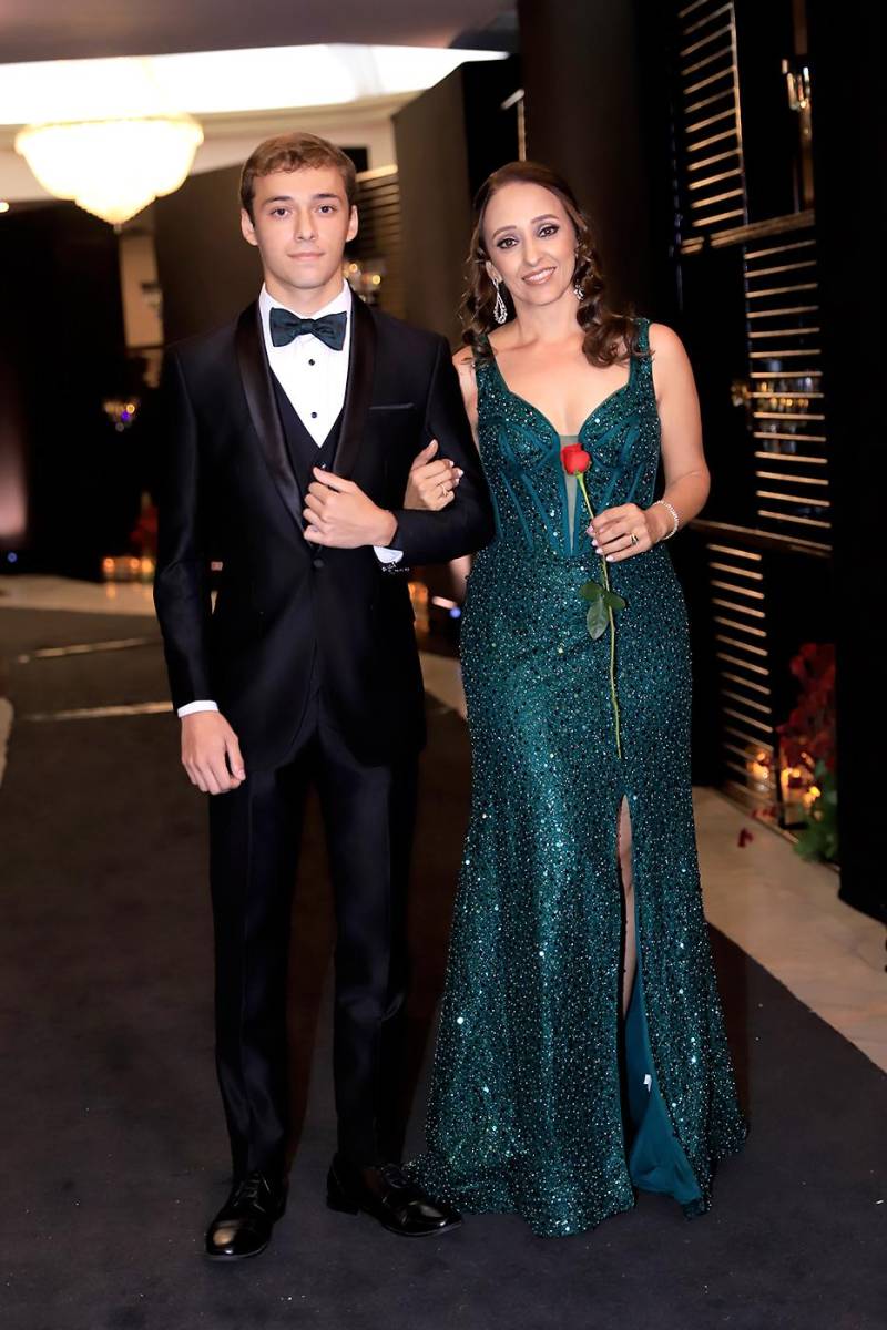 Desfile padres e hijos de la prom 2025 de DelCampo School