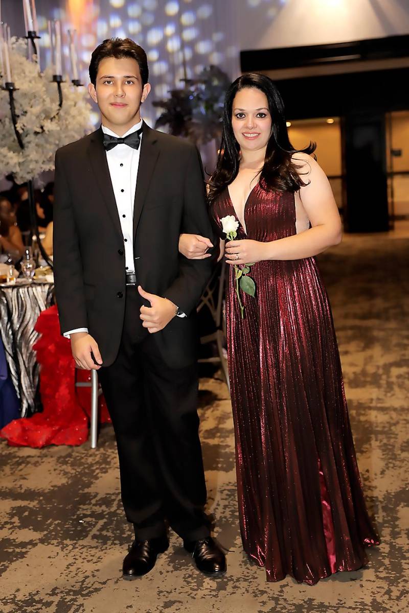 DESFILE DE PADRES E HIJOS DE LA PROM NIGHT 2023 DE LA ELVEL SCHOOL