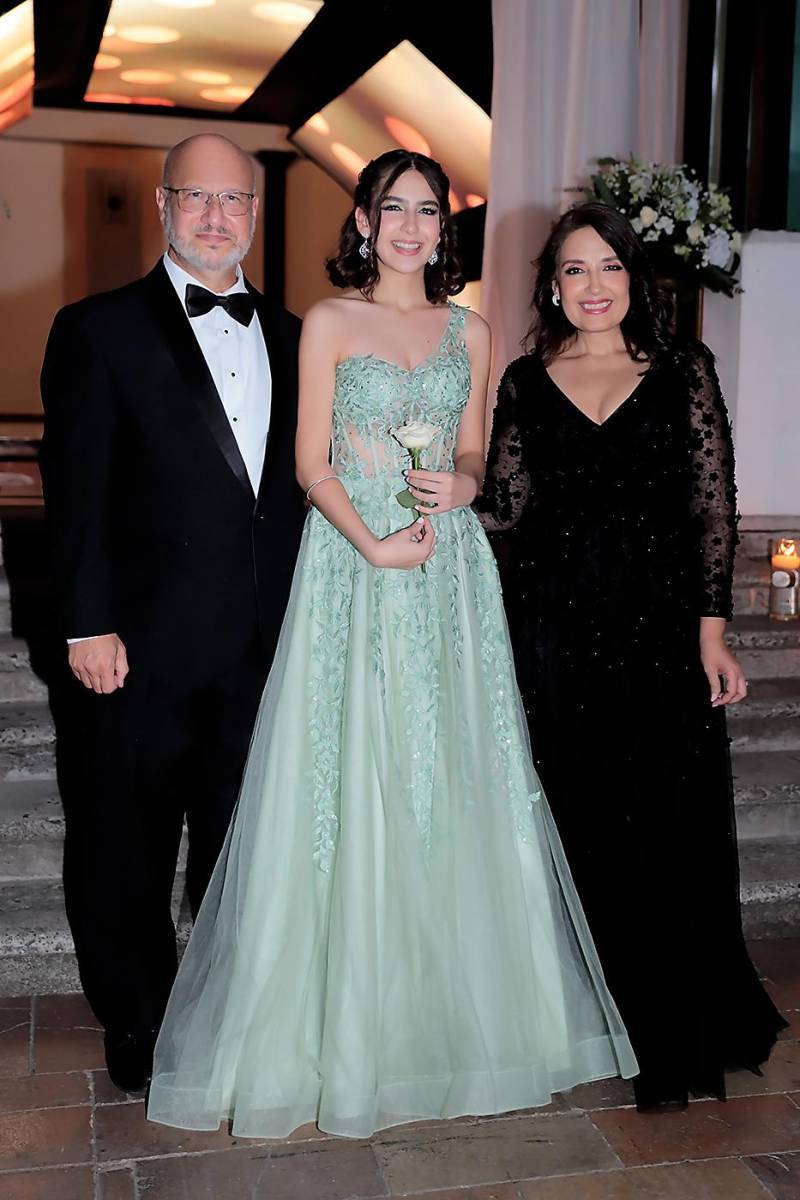 Mark, Isabella y Verónica Klugmann.