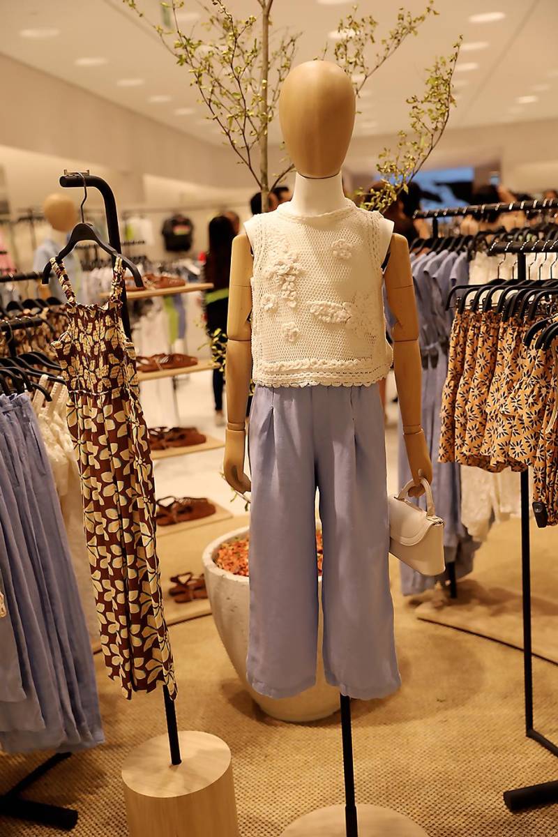 Los trend setters ya pueden recorrer las amplias instalaciones de la tienda y elegir entre centenares de piezas fashion