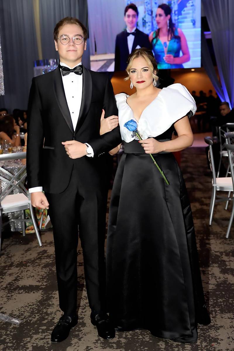 Bill O’neil Santos con su madre Valeska Salcedo