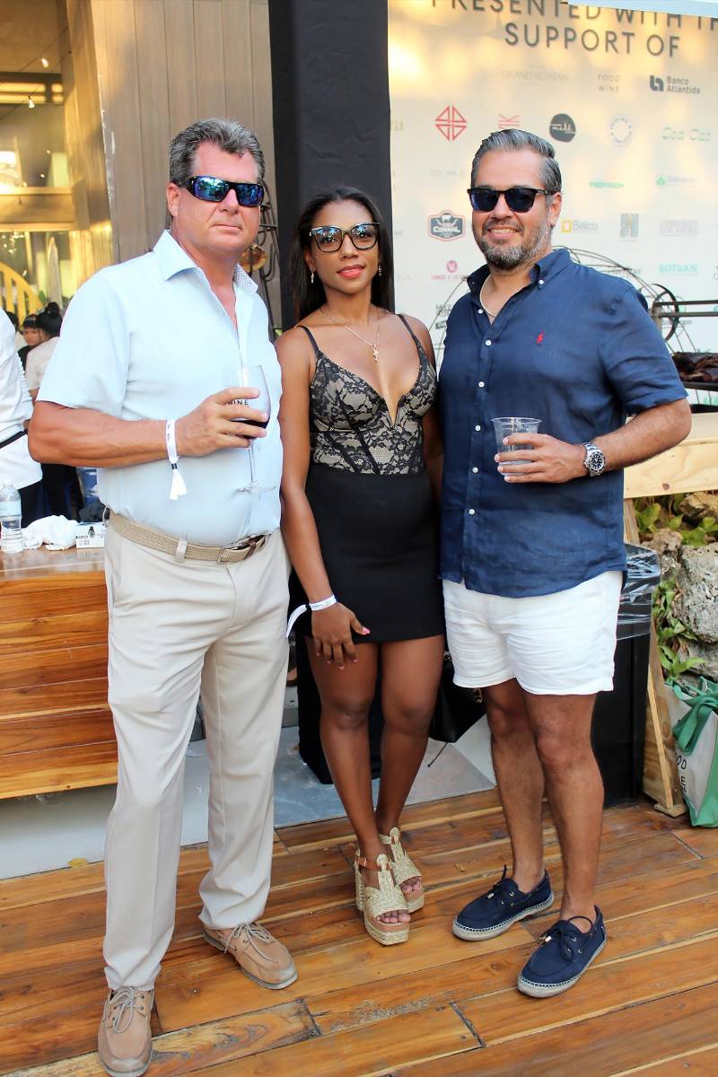 Ron Mack, Leila Pouchie y Fernando Barahona.