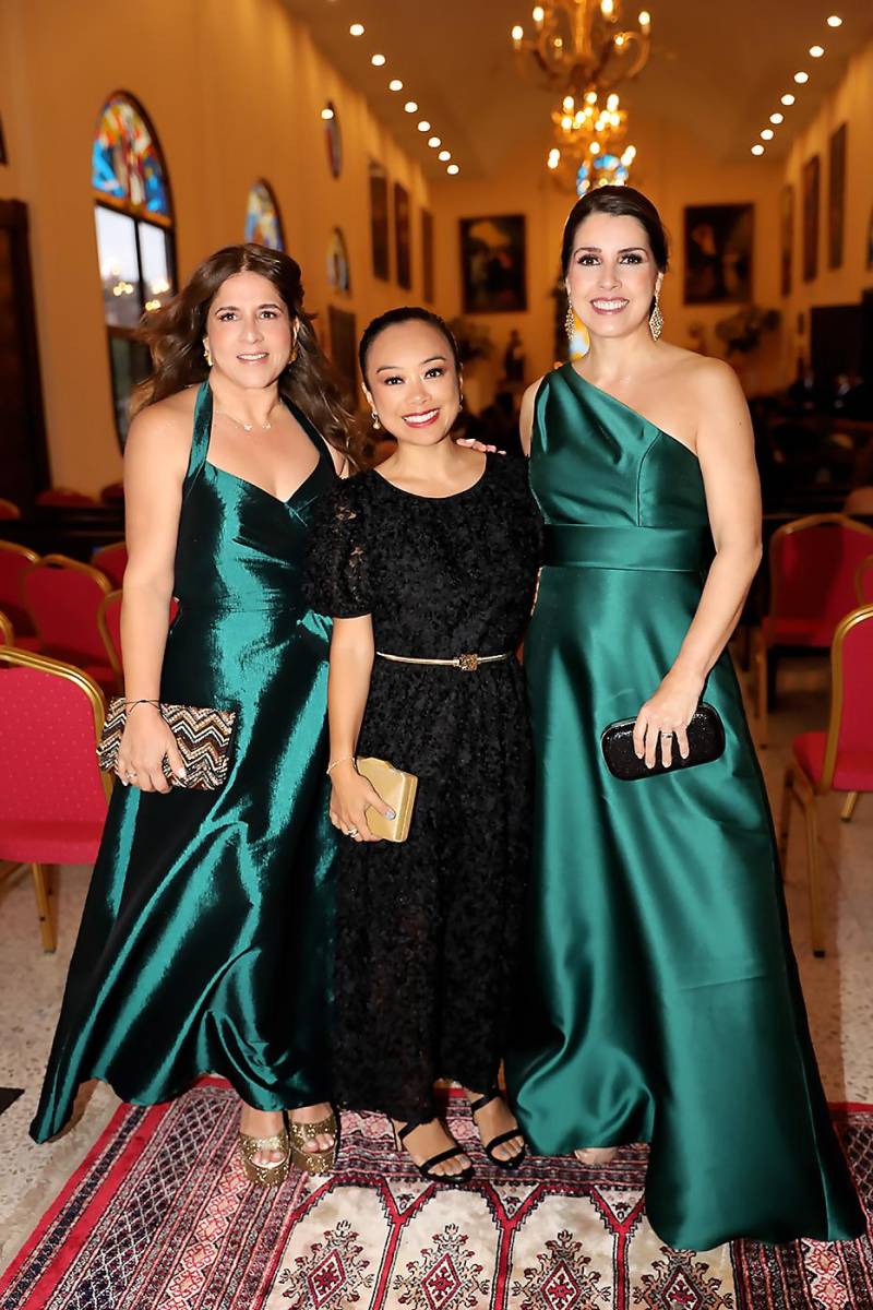 María Alexandra Campos, Janice y Joanne Gutierrez.