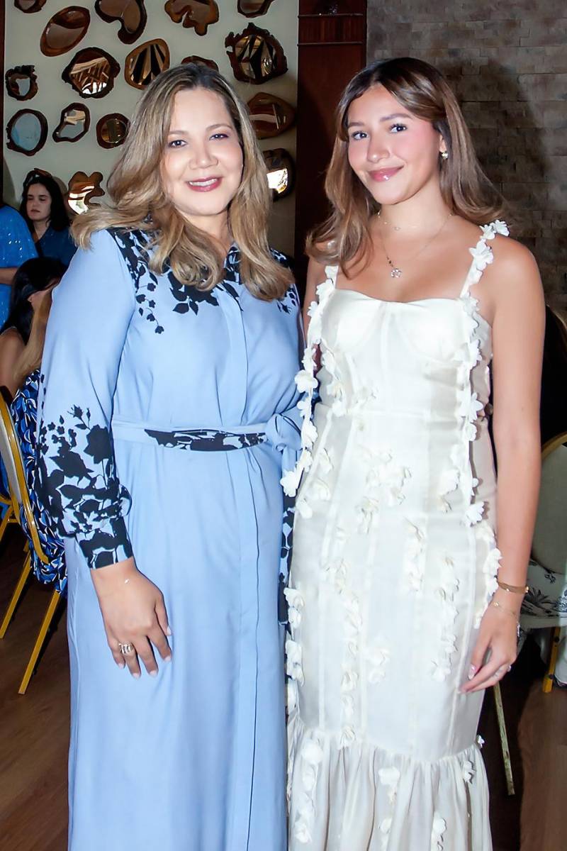 Eva Posse de Ortiz y Alejandra Cevallos.