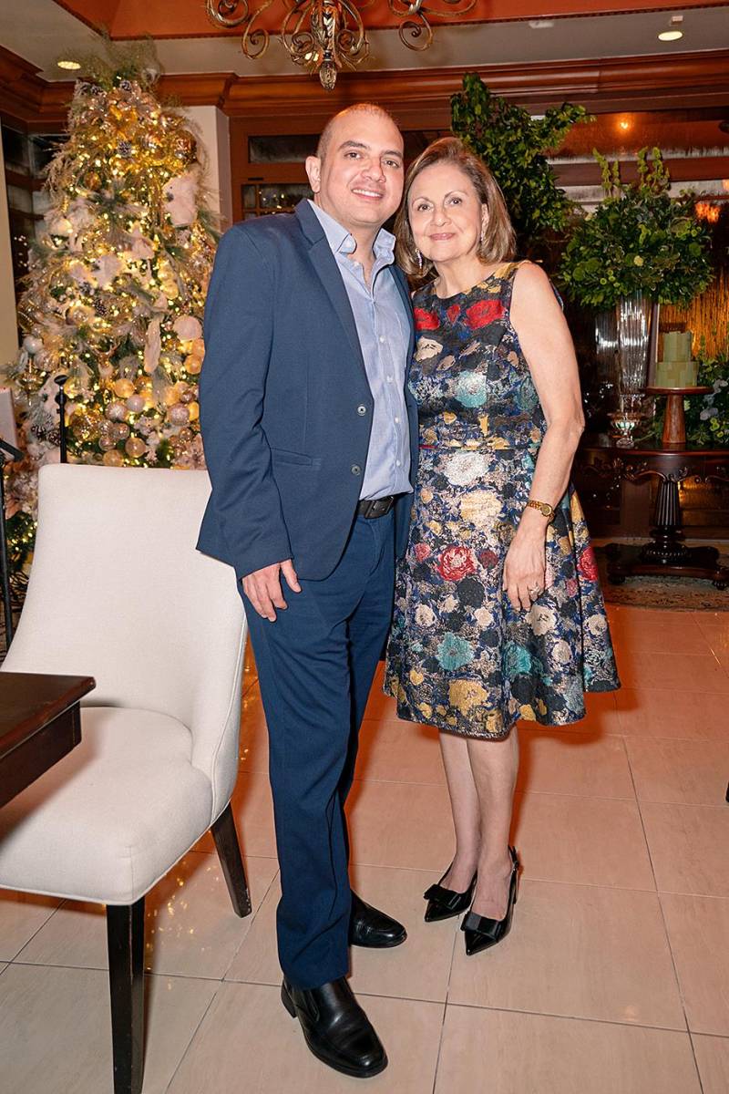 Fuad Handal y su madre Diana Katimi de Handal.