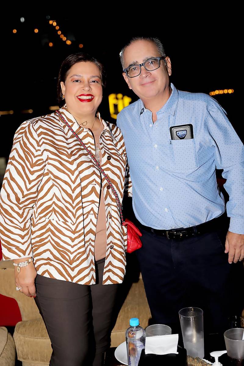 Patti Gallardo de Corrales y Ricardo Casco.