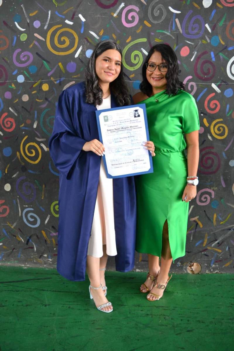 Entrega de títulos del Liceo Franco Hondureño 2022