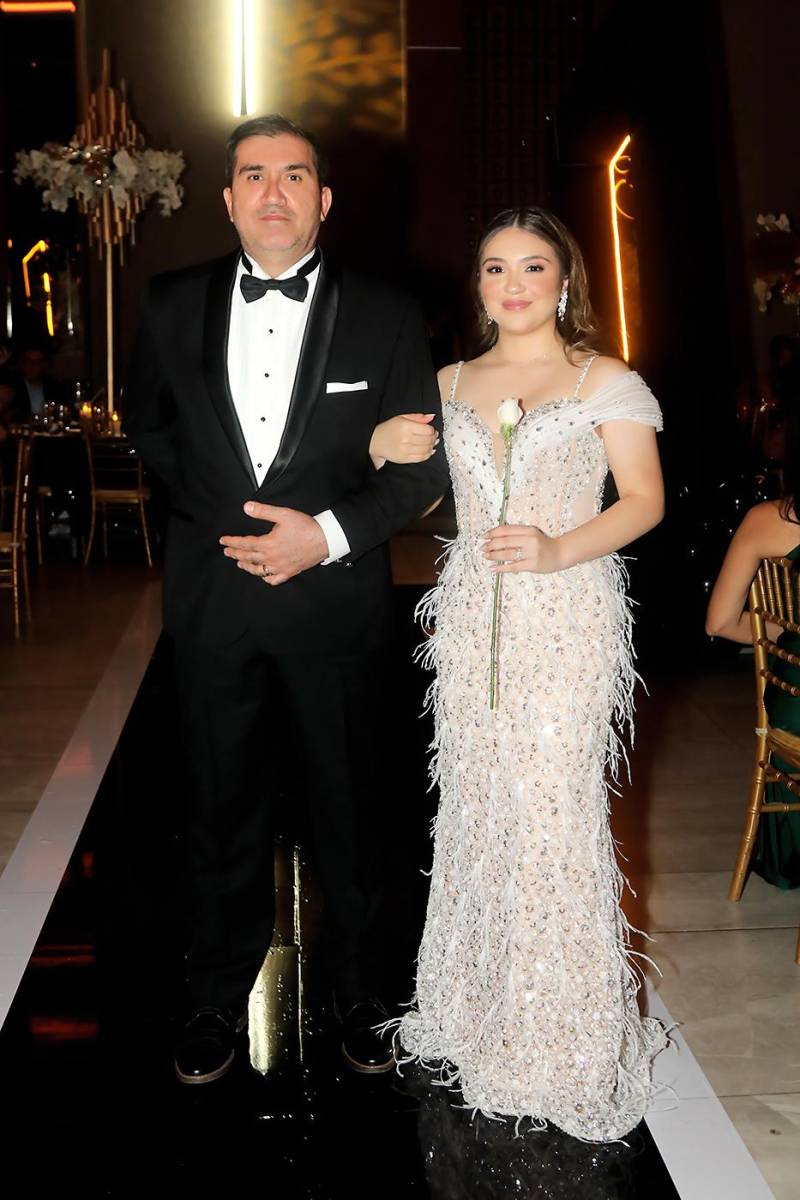  Gabriela Paz y su padre Bezner Paz