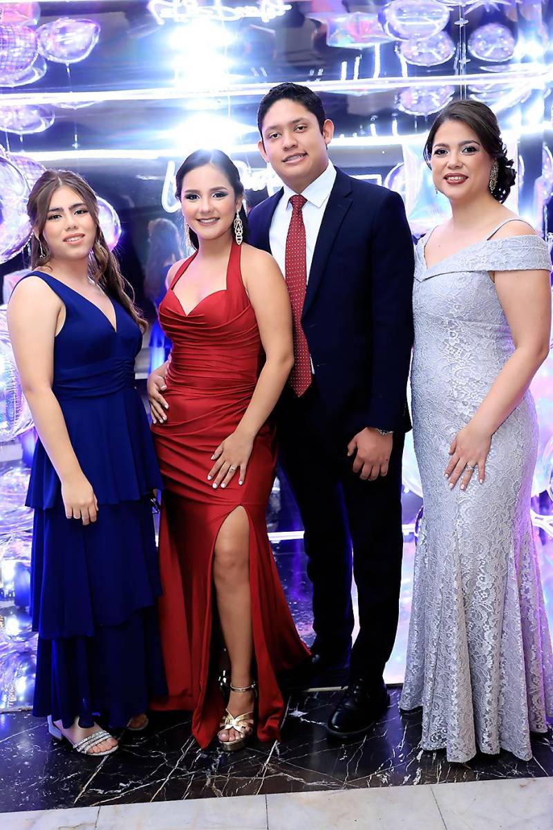 Invitados de la prom 2025 de Mayan School