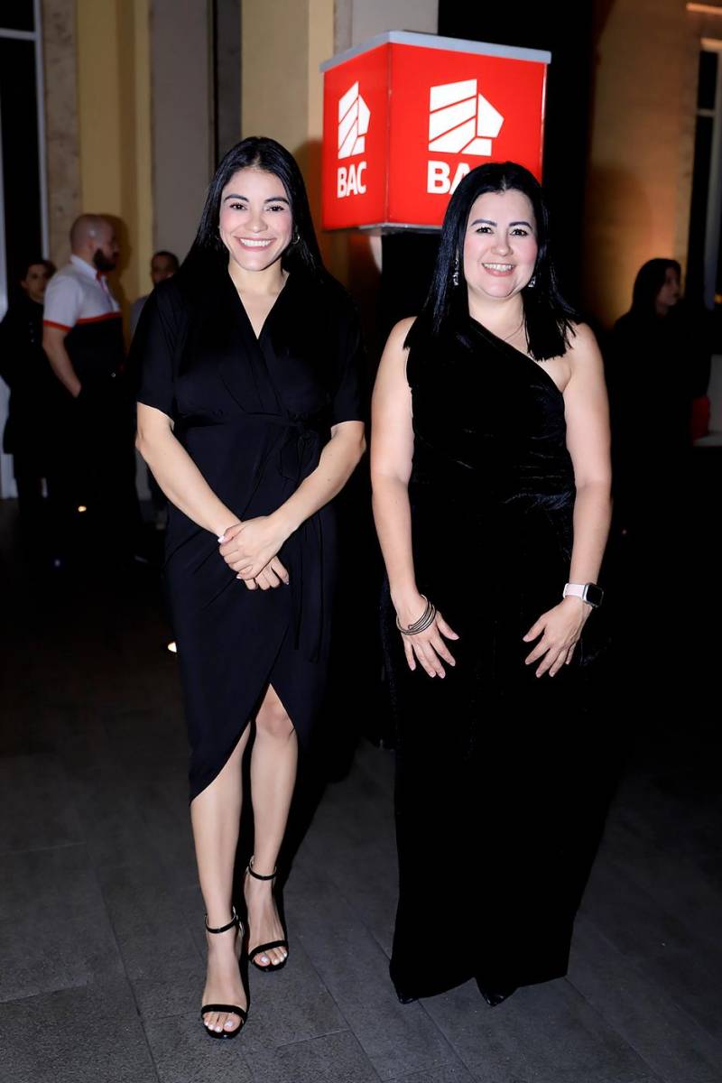 Brenda Pérez y Carolina Carbajal.
