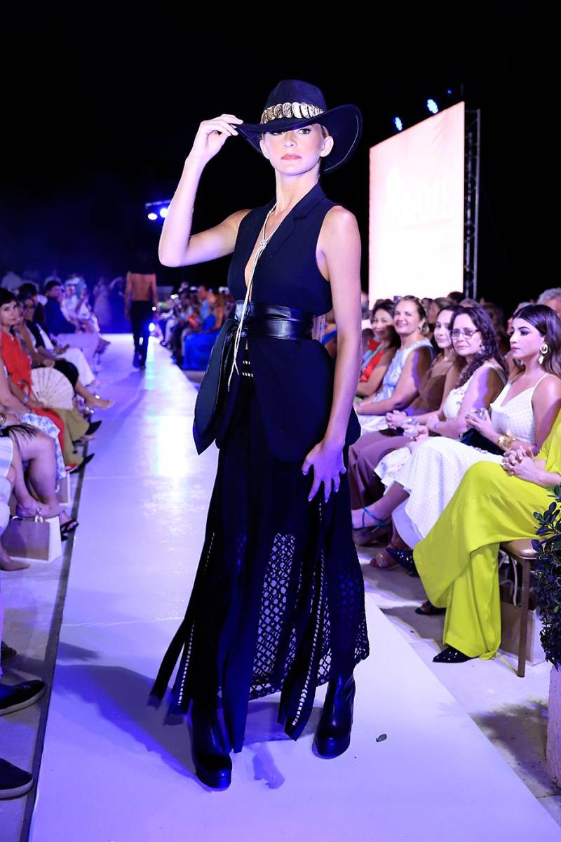 La pasarela de Arame Art en el Roatán Fashion Show 2025 La pasarela de Arame Art en el Roatán Fashion Show 2025