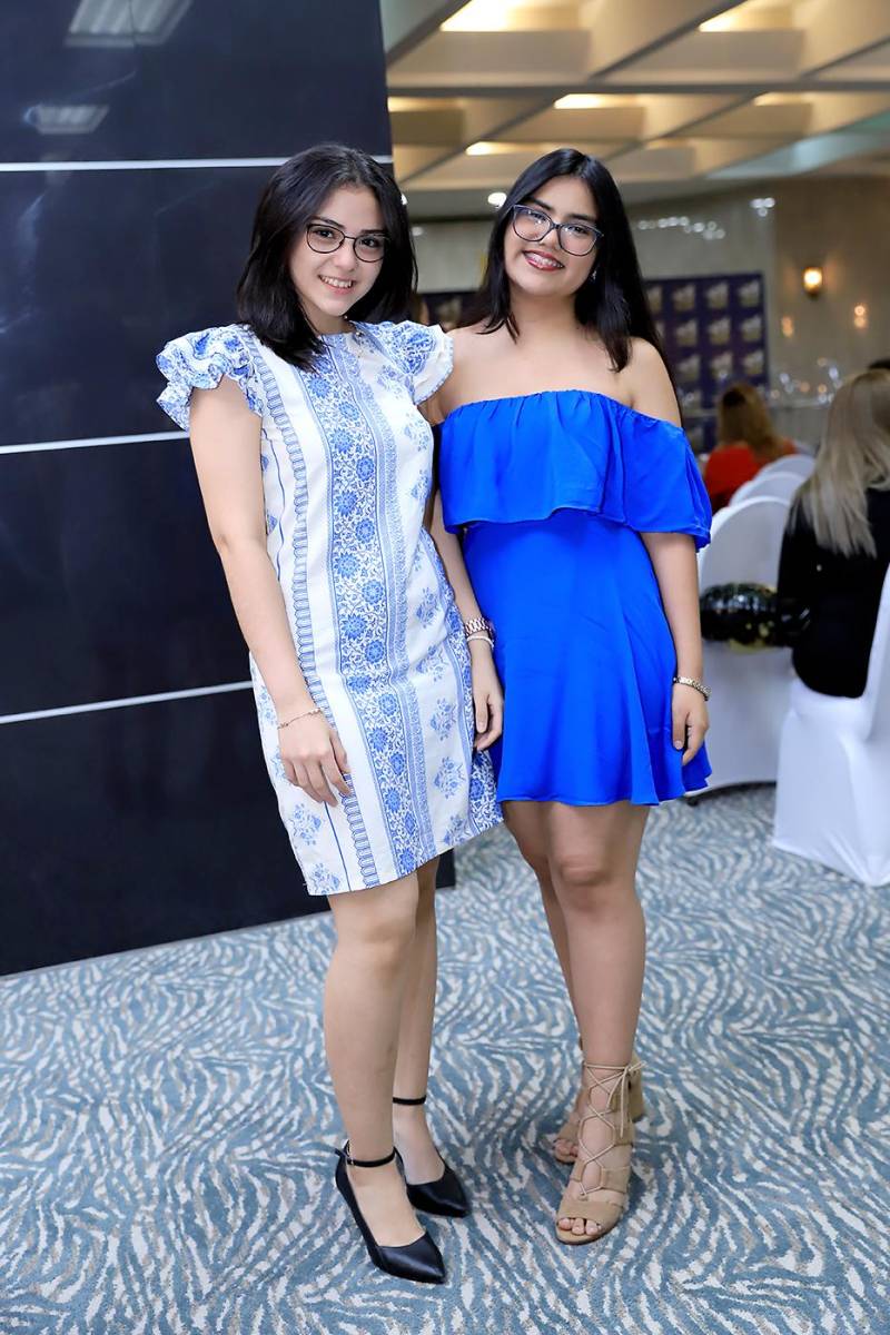 Entrega de títulos a los seniors 2025 de Acton Academy
