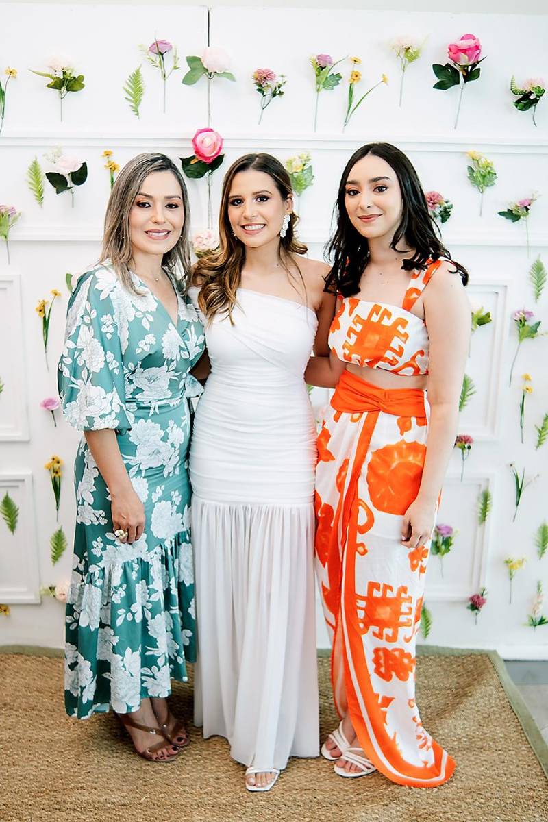 Nohemy Pérez, Alexa Girón y María Isabel Girón.
