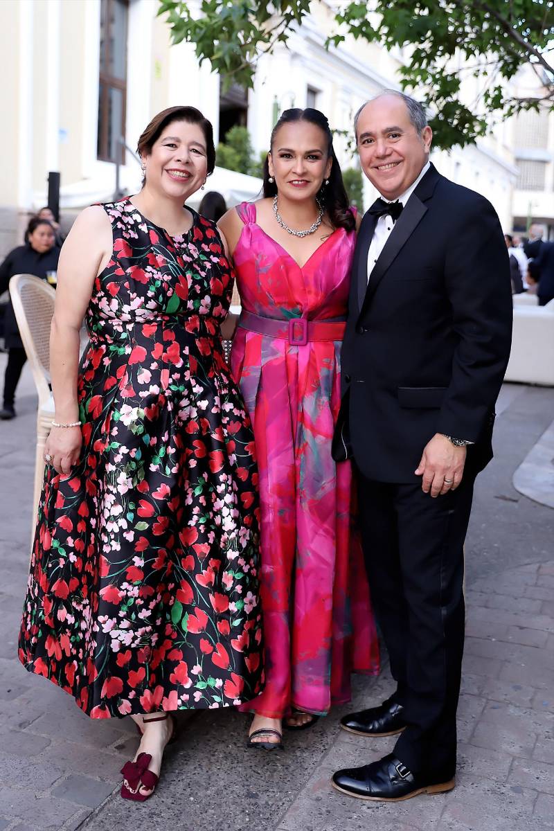 Así fue la boda eclesiástica de Ivana Lagos y Jacobo Waincier Canahuati
