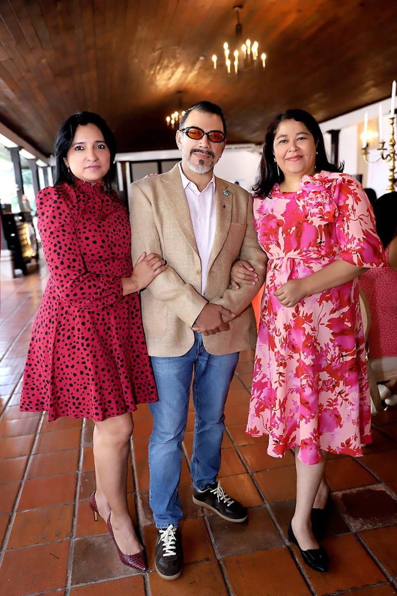 Claudia Gómez, Yoyo Barrientos y Brenda Ortez. Claudia Gómez, Yoyo Barrientos y Brenda Ortez.