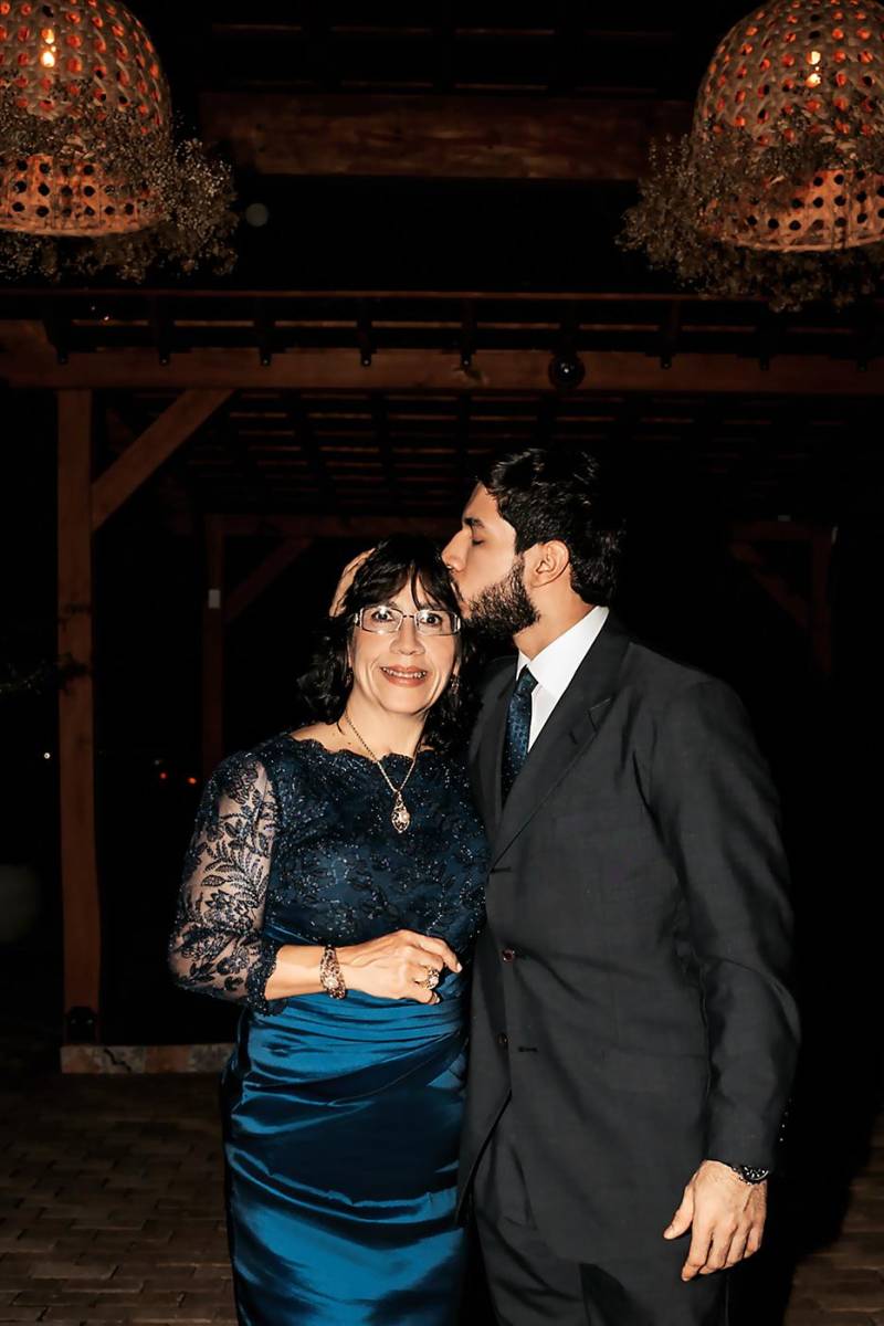 Ana Róbelo y su hijo César Róbelo. 