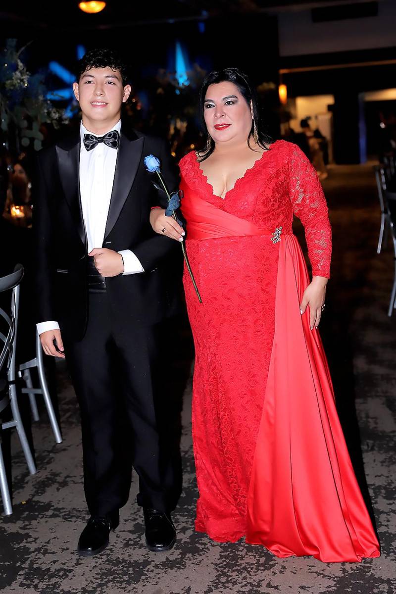 Norman García y Wendy Santos.
