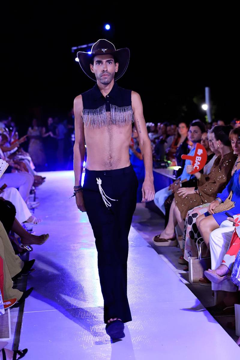 La pasarela de Arame Art en el Roatán Fashion Show 2025 La pasarela de Arame Art en el Roatán Fashion Show 2025