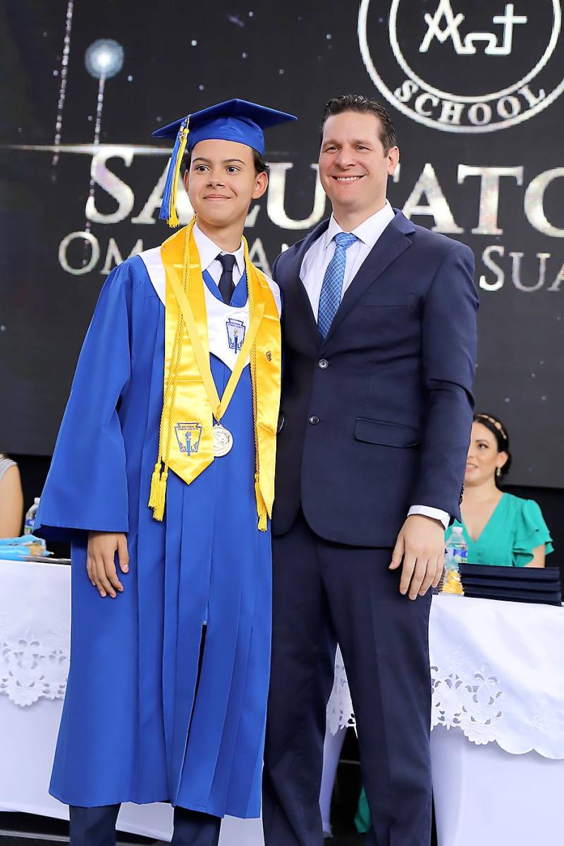 Omar Suazo, Salutatorian, con Michael Peabody
