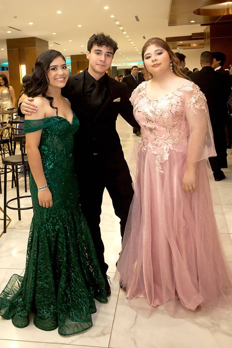 Monserrat Flores, Reniery Umanzor y Sofía Pérez.