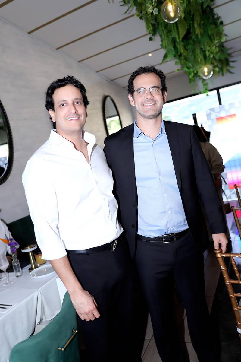 Arturo Zacapa y Francisco Márquez. Arturo Zacapa y Francisco Márquez.