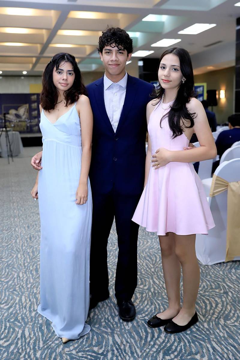 Entrega de títulos a los seniors 2025 de Acton Academy