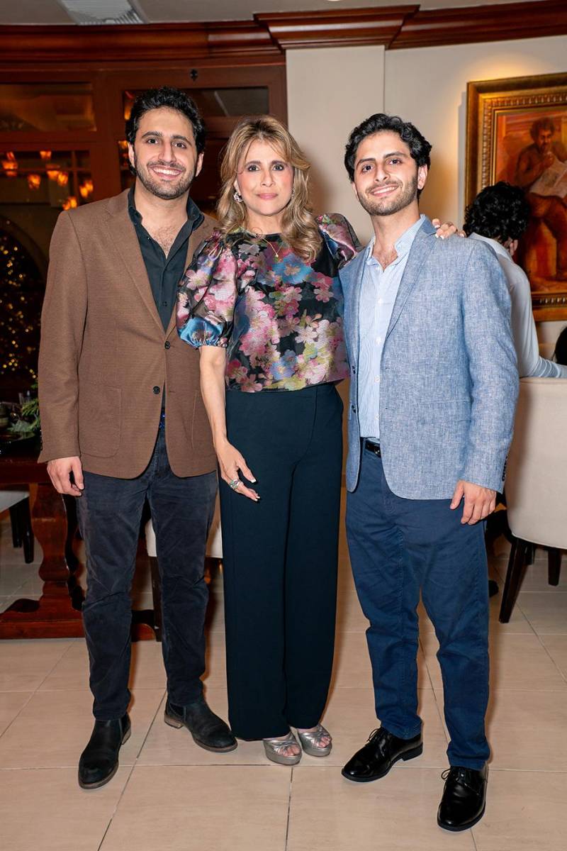 Mauricio, Vivían y Andrés Kattan.