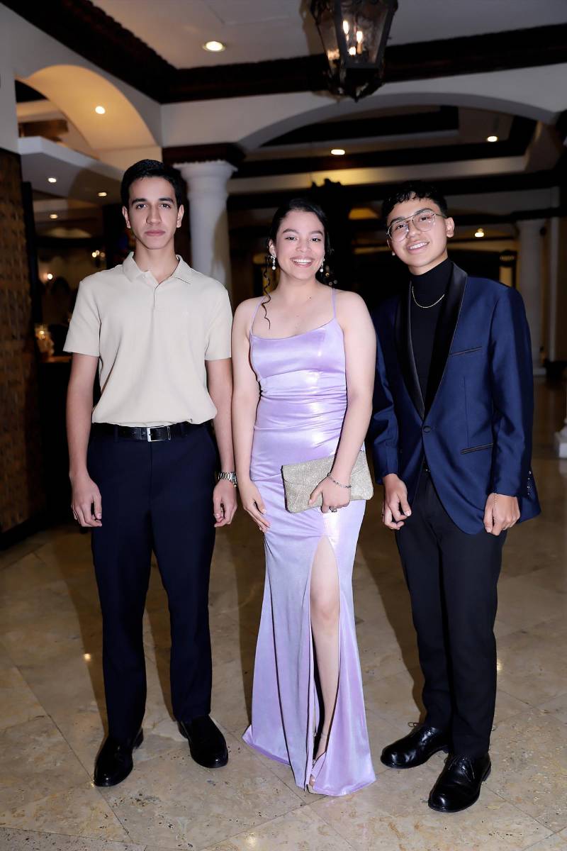 Christian Espinal, Britany Flores y Brandon Corea.