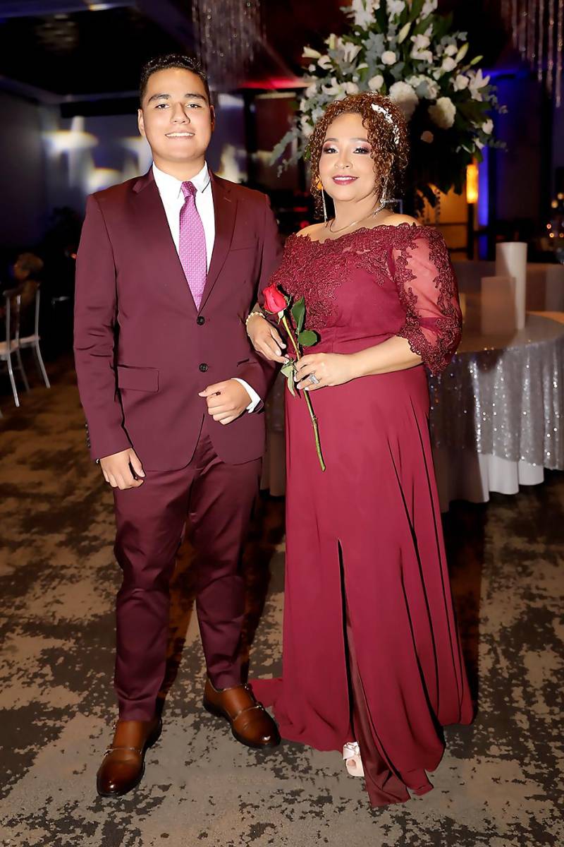 Herman Jimenez y su madre Issis Oseguera