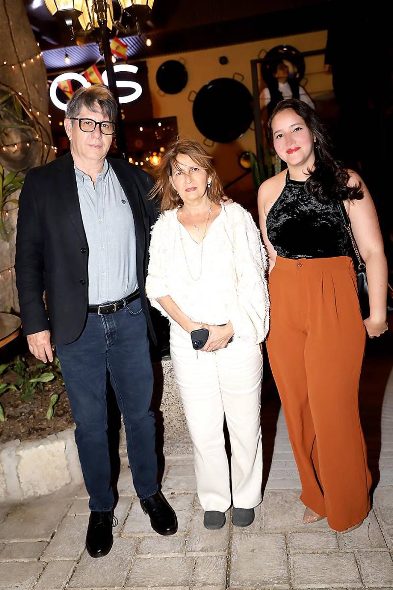 Grand opening de Orujos en Plaza Lara