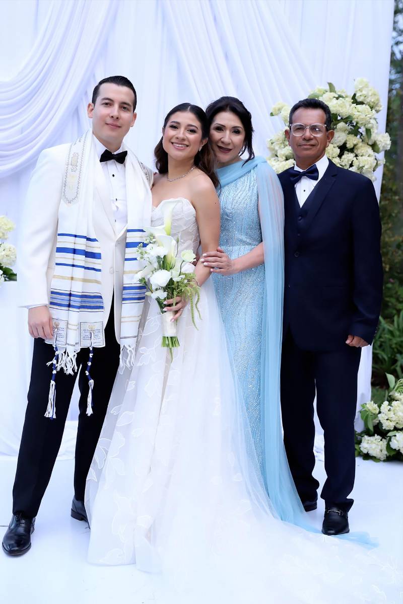 Dennis Cano, Paola Perdomo, Patrícia lazo y Otoniel Perdomo.