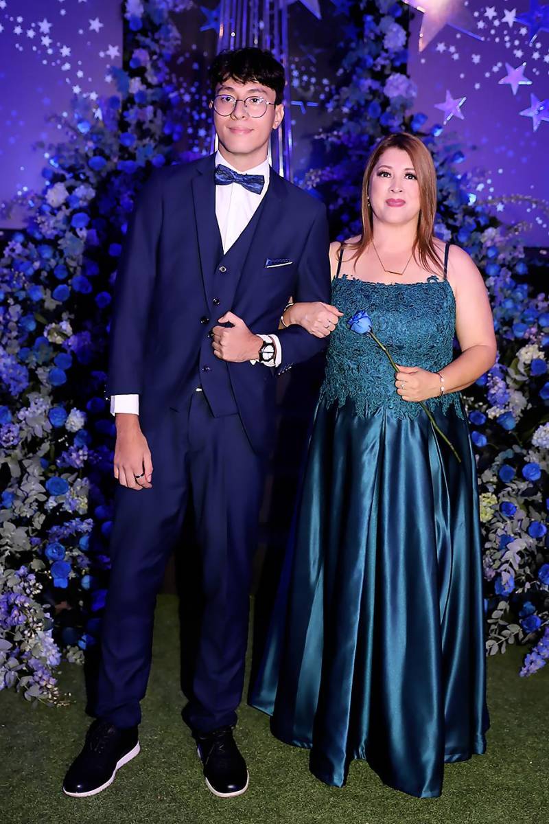 Desfile de Padres e Hijos en la PROM NIGHT de la Academia Los Pinares 2023